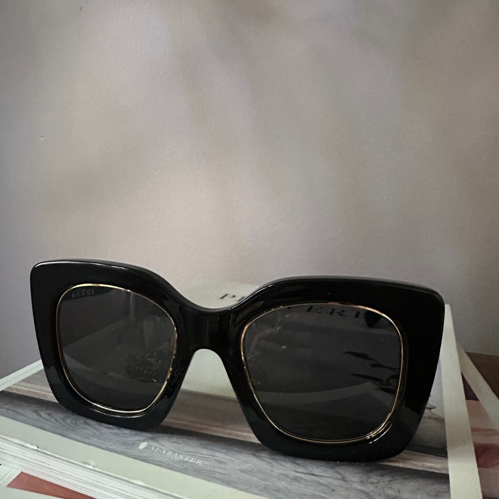 NWOT AUTHENTIC Gucci Black Oversized Sunglasses with original bag and receipts